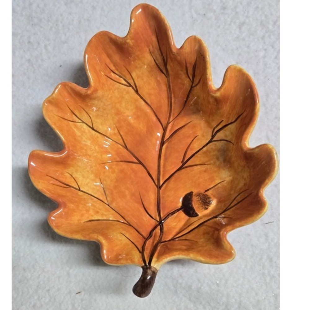 Tabletops Gallery Fall Harvest Oak Leaf Acorn Ceramic Serving Bowl 9 Inch
